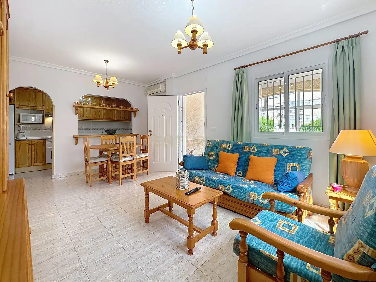 Sala de estar de Casa adosada en venta en Orihuela con Aire acondicionado, Jardín privado y Trastero