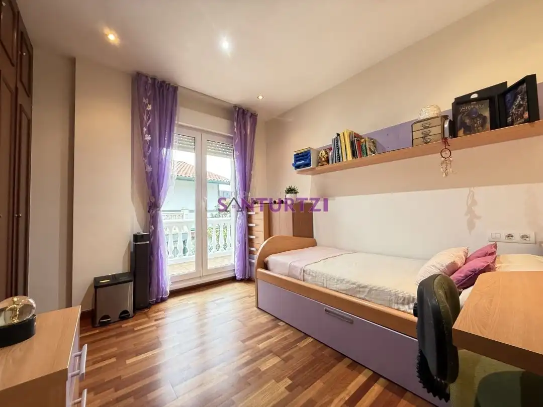 Bedroom of Detached homes for sale in Castro-Urdiales  with Heating, Terrace and Furnished
