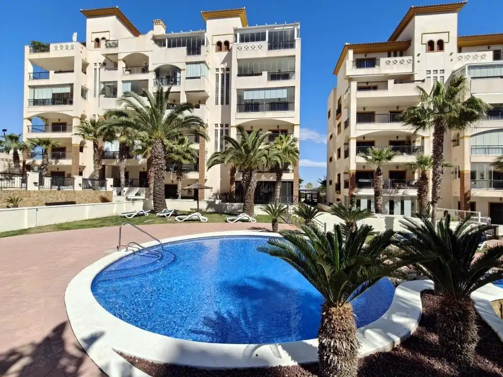 Vista exterior de Planta baja en venta en Guardamar del Segura con Aire acondicionado, Terraza y Trastero