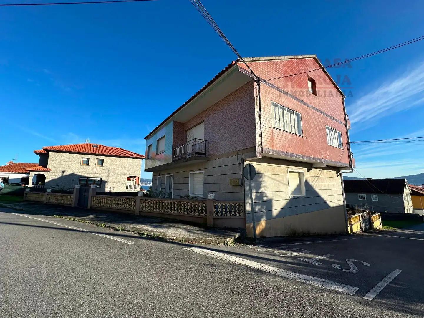 Vista exterior de Casa o xalet en venda en Cangas  amb Calefacció, Terrassa i Traster