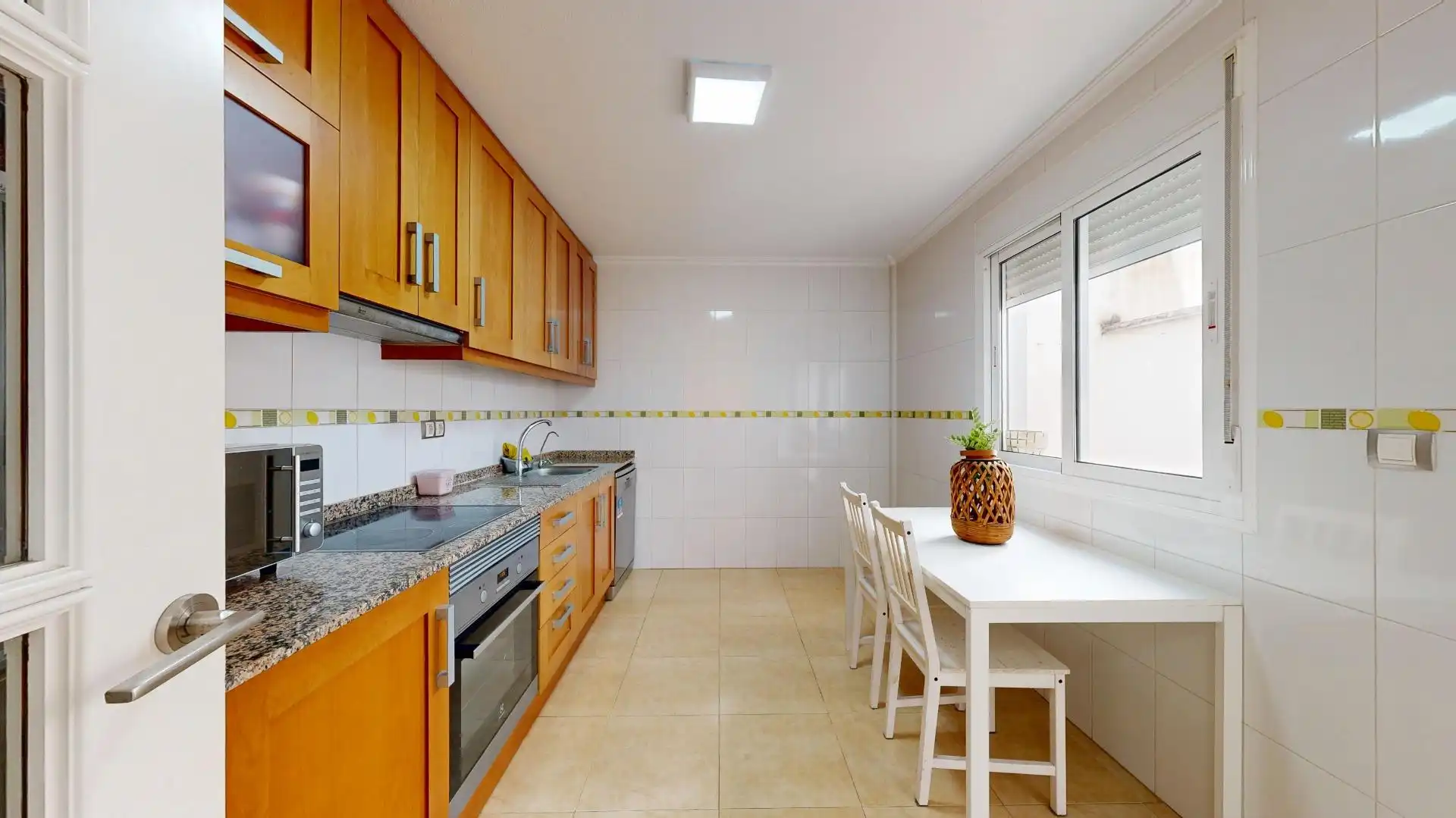 Cuina de Apartament en venda en Los Montesinos amb Aire condicionat, Moblat i Piscina comunitària
