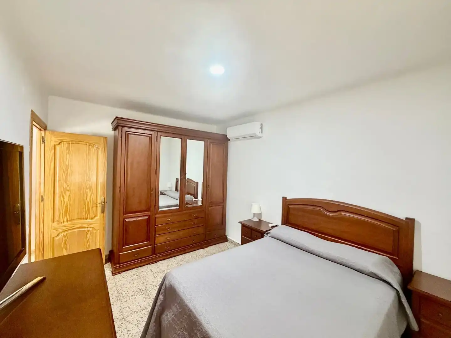 Schlafzimmer von Wohnung zum Verkauf in Málaga mit Klimaanlage, Privatgarten und Möbliert