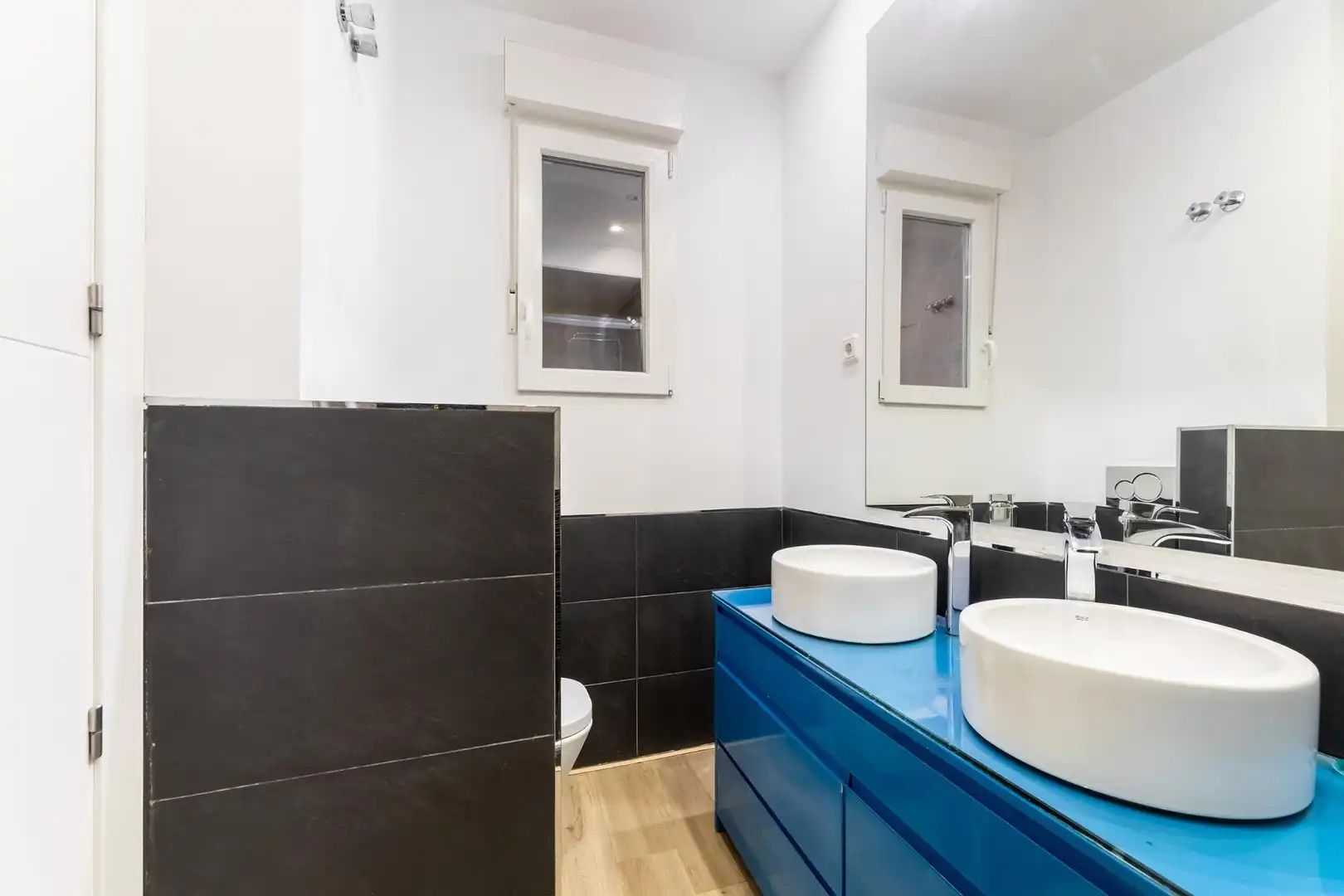 Bathroom of Flat for rent in Madrid  with Air Conditioner and Heating
