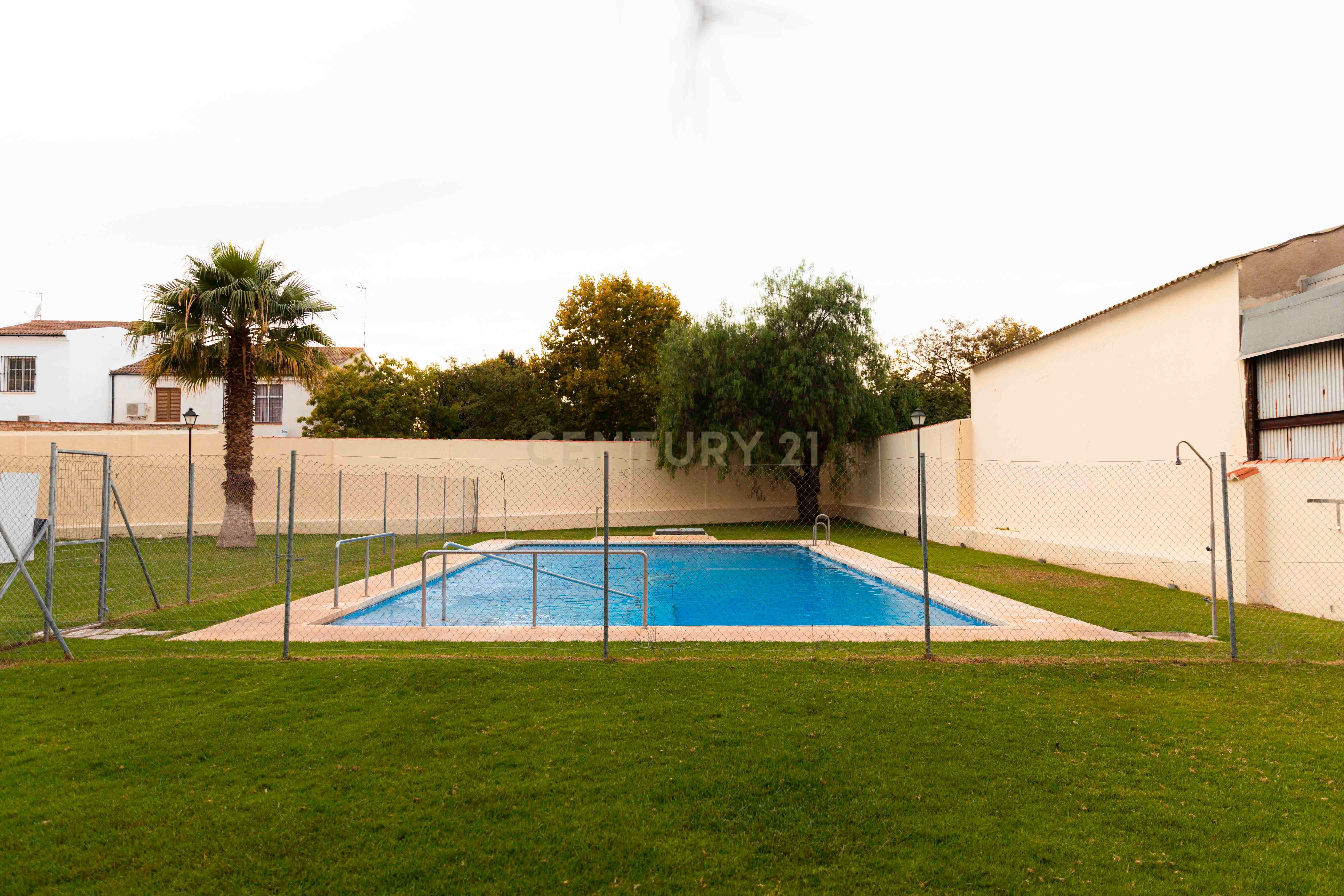 Piscina de Pis en venda en Campillos amb Aire condicionat, Jardí privat i Piscina comunitària