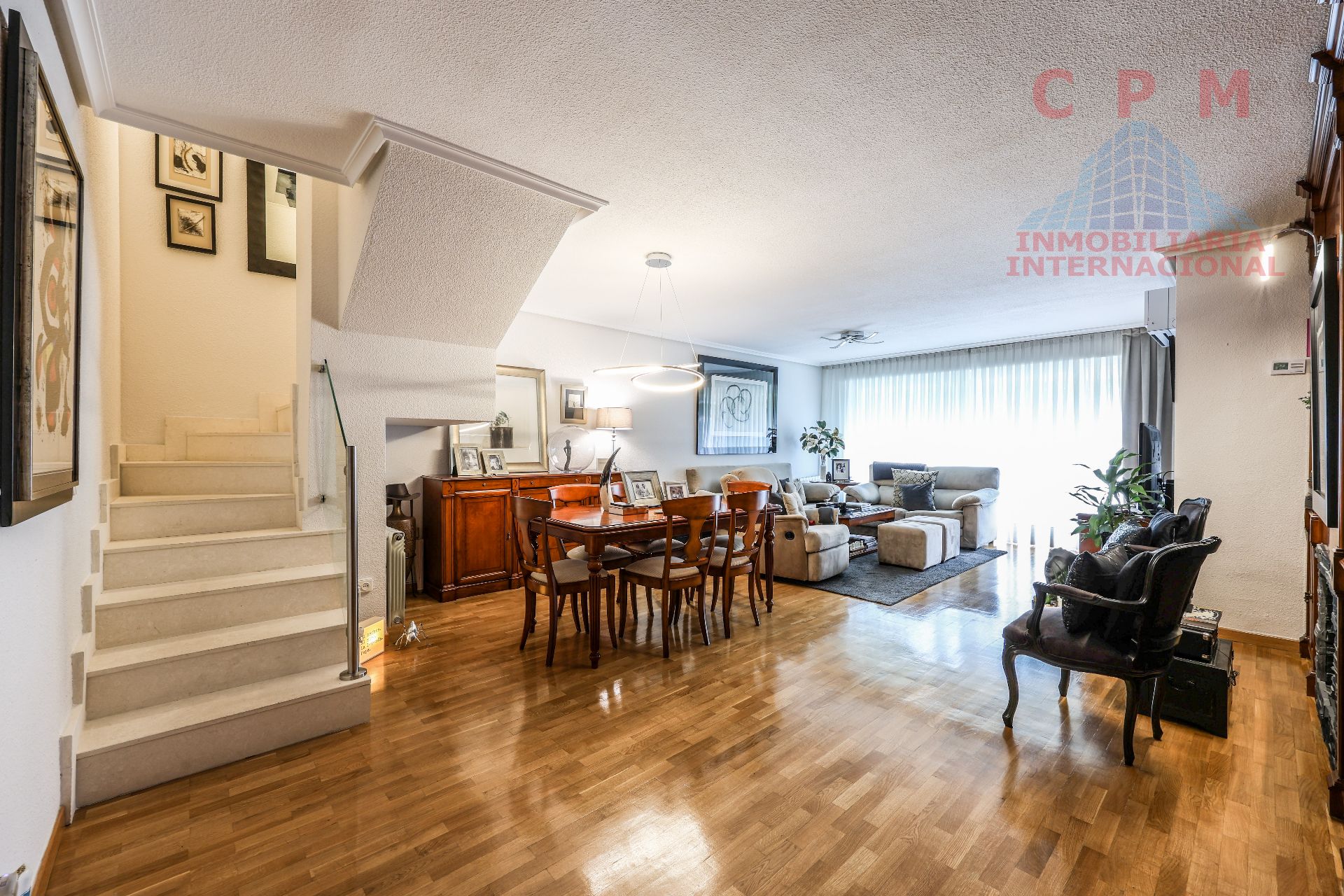 Sala d'estar de Casa adosada de lloguer en Boadilla del Monte amb Aire condicionat, Calefacció i Jardí privat