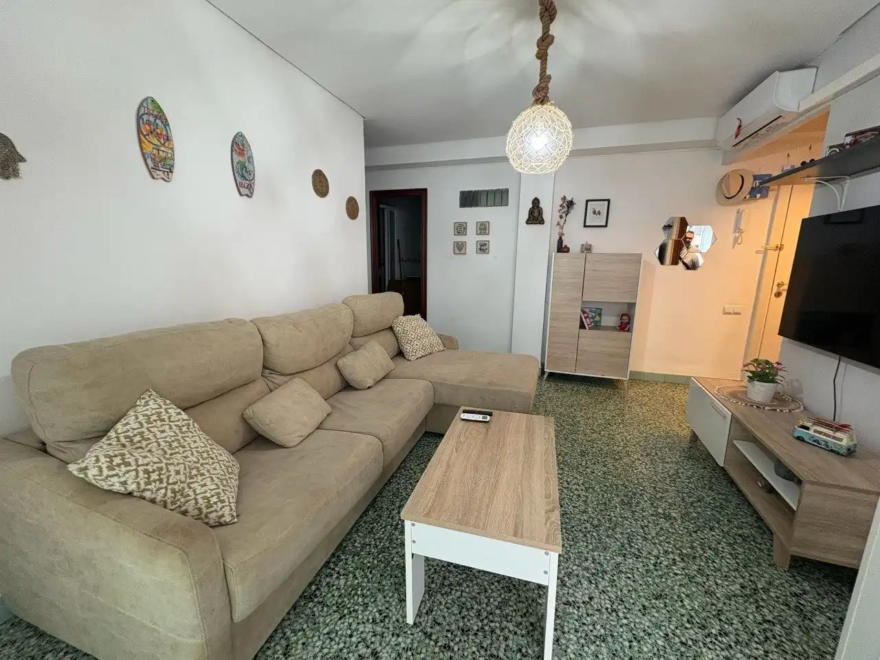 Wohnzimmer von Wohnung zum Verkauf in Cullera mit Klimaanlage, Privatgarten und Terrasse