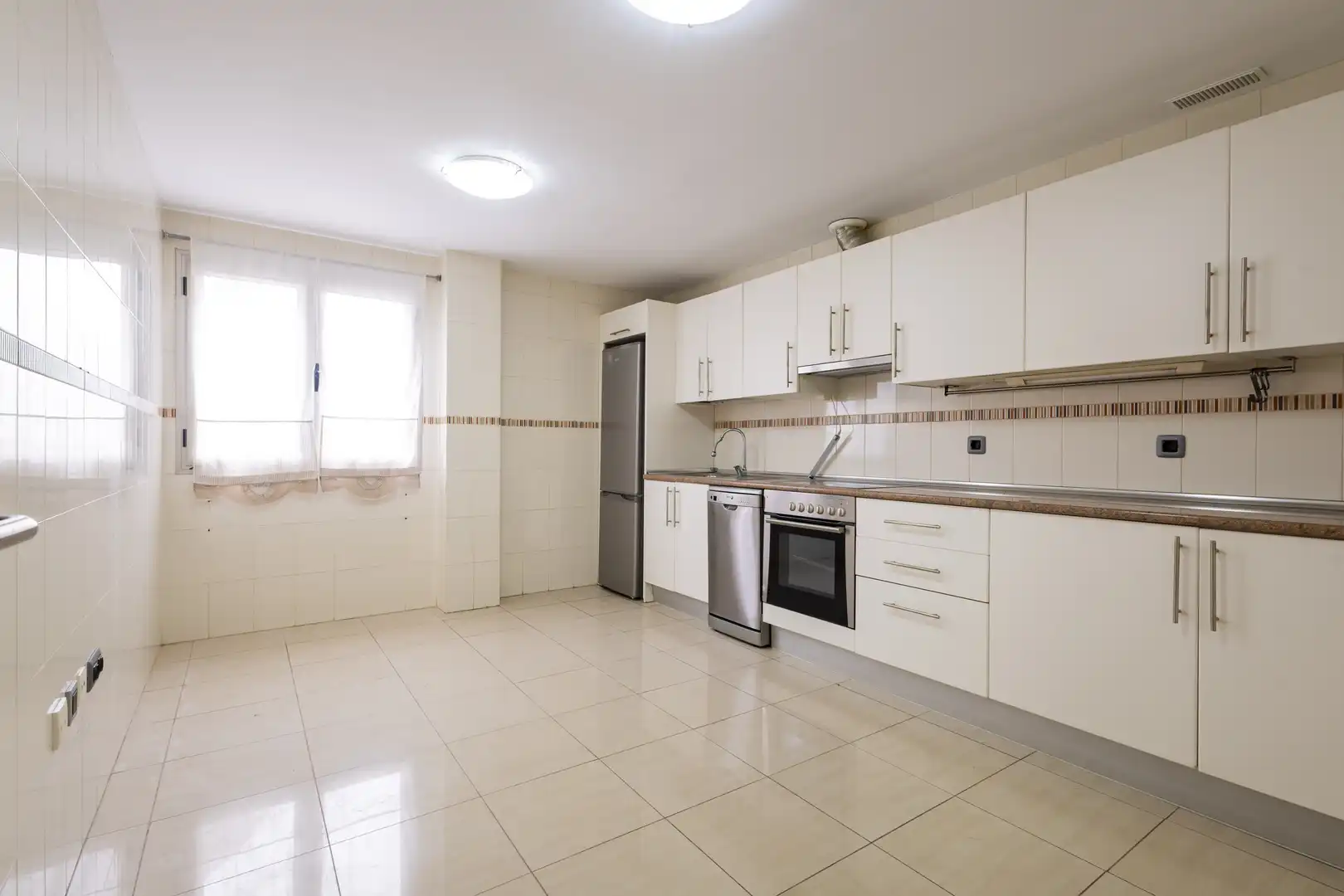Cocina de Ático de alquiler en San Cristóbal de la Laguna con Terraza, Trastero y Balcón