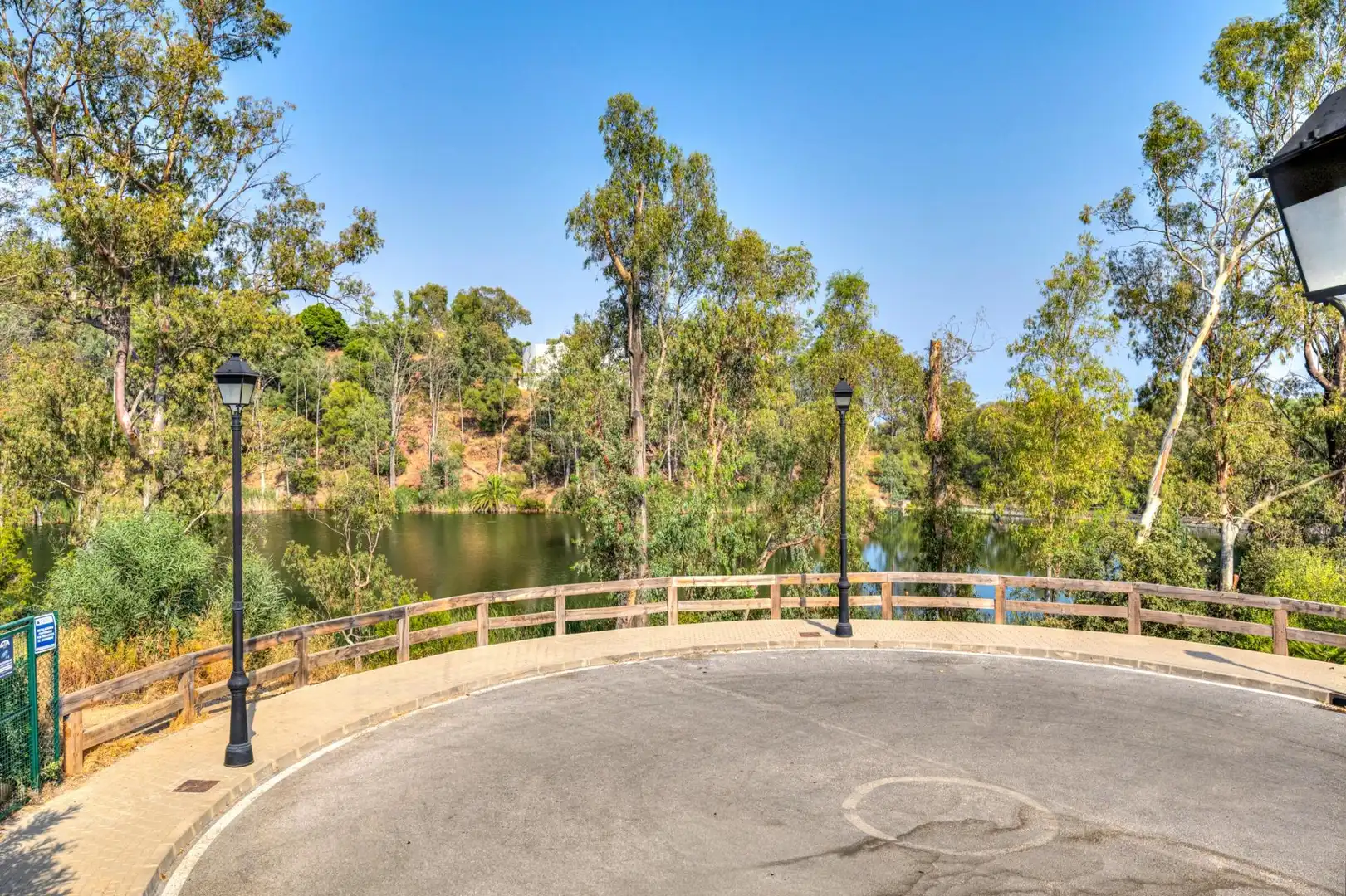 Vista exterior de Planta baixa de lloguer en Marbella amb Aire condicionat, Calefacció i Jardí privat