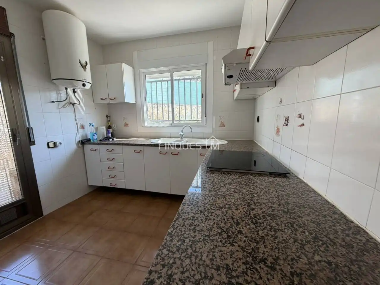 Cuina de Casa adosada en venda en Tordera amb Jardí privat, Terrassa i Piscina