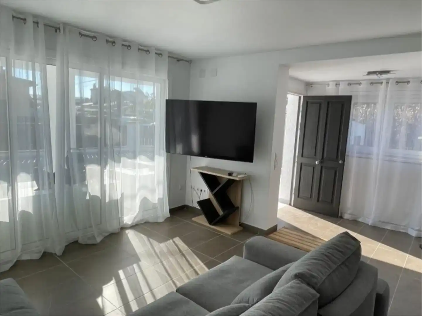Sala de estar de Casa o chalet de alquiler en Empuriabrava con Aire acondicionado, Jardín privado y Piscina
