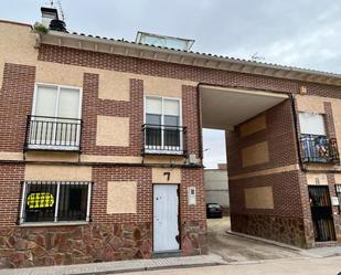 Exterior view of House or chalet for sale in La Puebla de Almoradiel  with Air Conditioner, Heating and Terrace