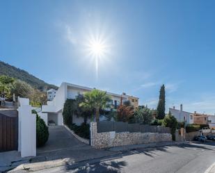 Vista exterior de Casa o xalet en venda en Alhaurín de la Torre amb Aire condicionat, Jardí privat i Terrassa