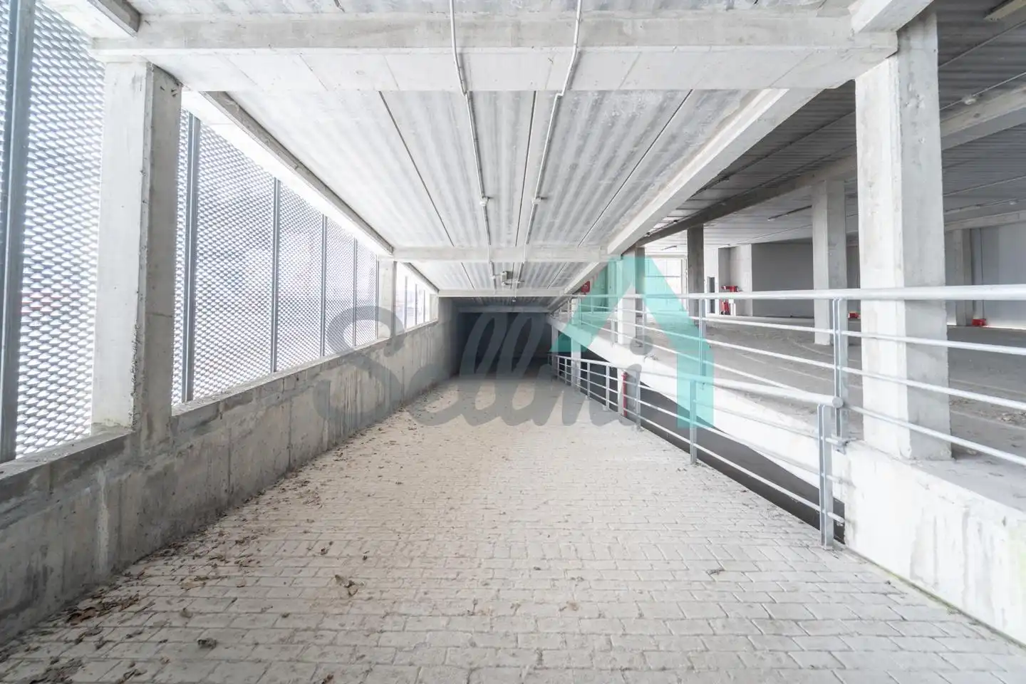 Parking de Nave industrial en venta en Oviedo 