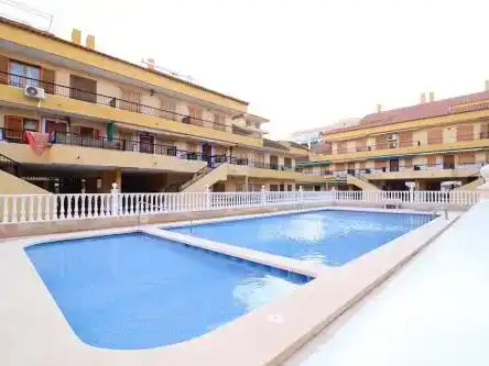 Schwimmbecken von Wohnung zur Miete in Torrevieja mit Klimaanlage und Schwimmbad