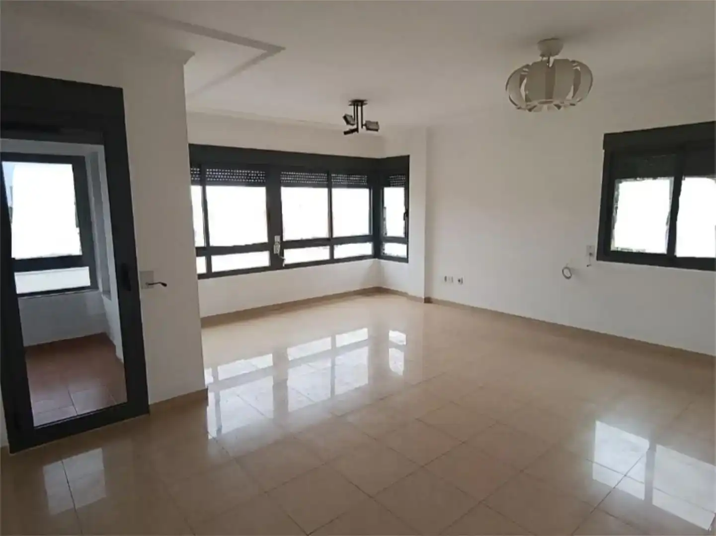 Wohnzimmer von Wohnung zur Miete in Torrent mit Klimaanlage, Schwimmbad und Balkon