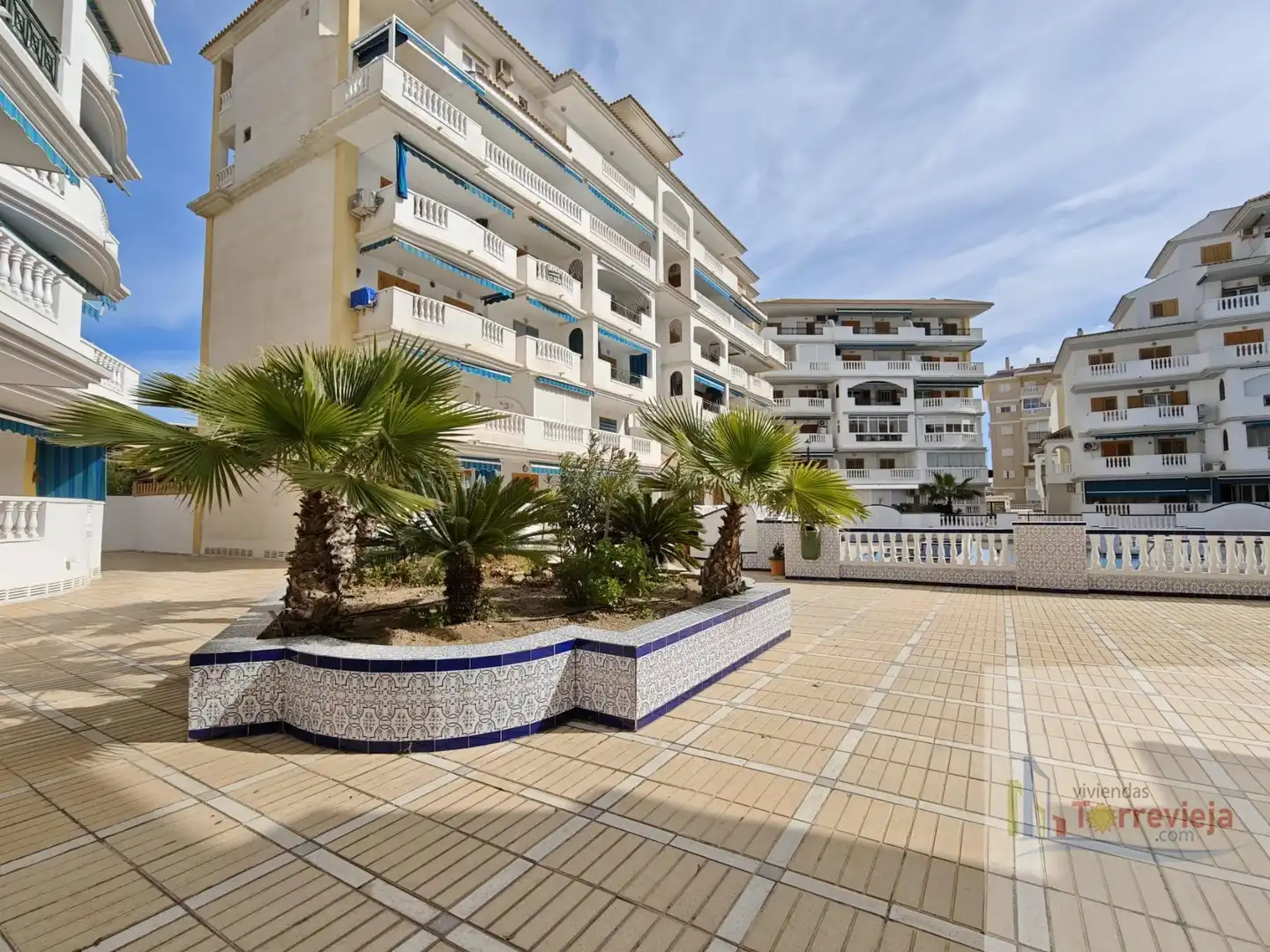 Außenansicht von Wohnungen zum Verkauf in Torrevieja mit Klimaanlage, Terrasse und Abstellraum
