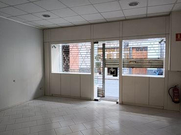 Local comercial en alquiler en Desclapers 10