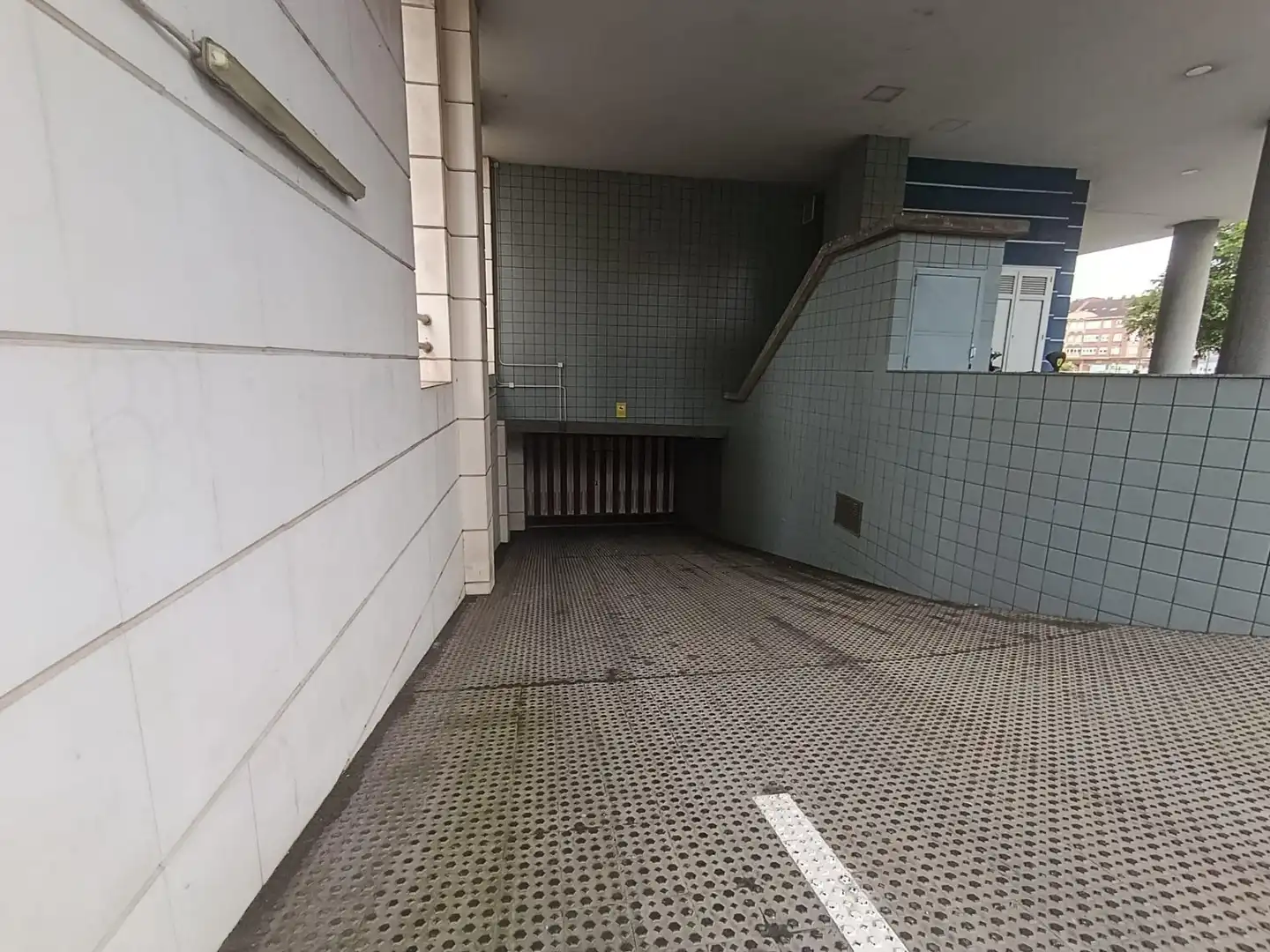 Aparcament de Pis en venda en Gijón  amb Calefacció, Terrassa i Traster