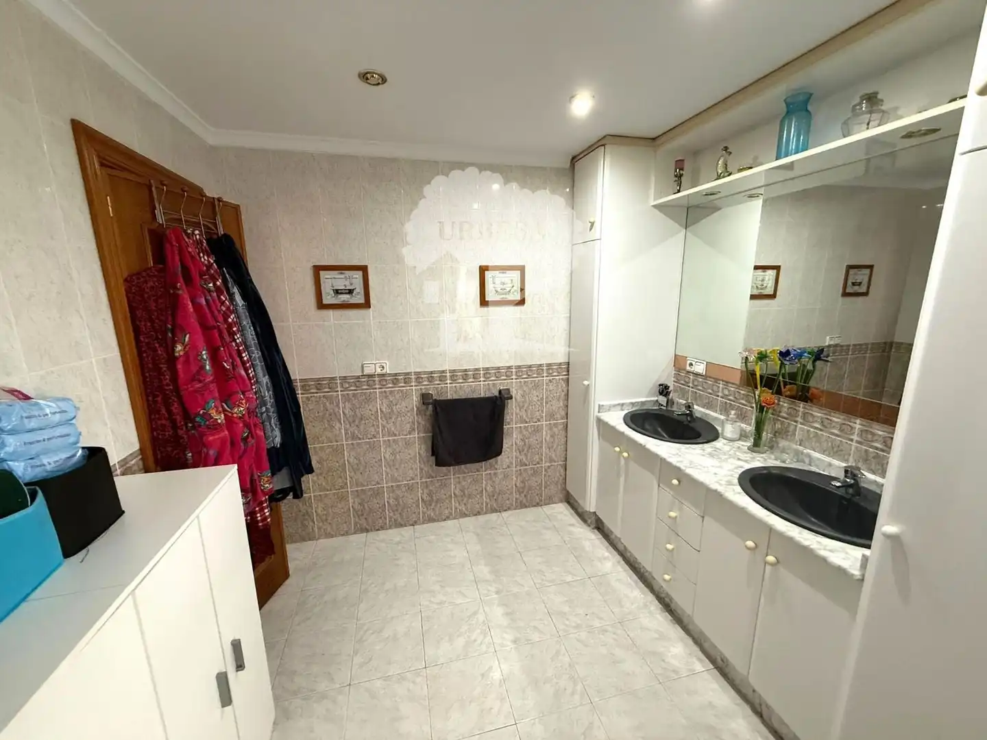 Badezimmer von Einfamilien-Reihenhaus zum Verkauf in Motril mit Klimaanlage, Heizung und Schwimmbad