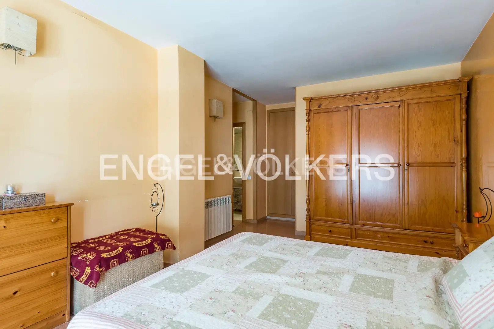 Habitación de Apartamento en venta en Sant Boi de Llobregat con Aire acondicionado, Calefacción y Parquet