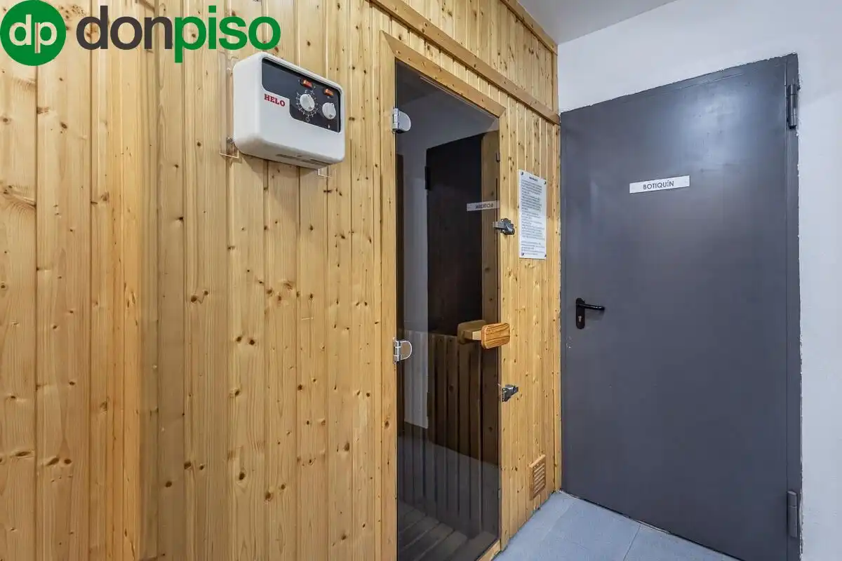 Flat for sale in Granada  with Air Conditioner, Terrace and Community pool