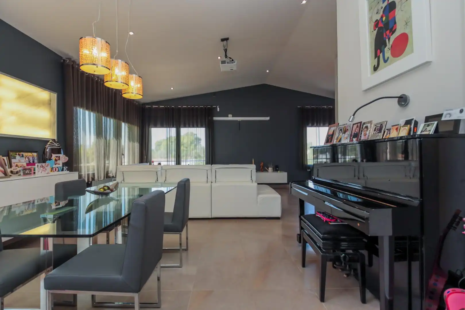 Sala d'estar de Casa o xalet en venda en Tortosa amb Aire condicionat, Jardí privat i Terrassa