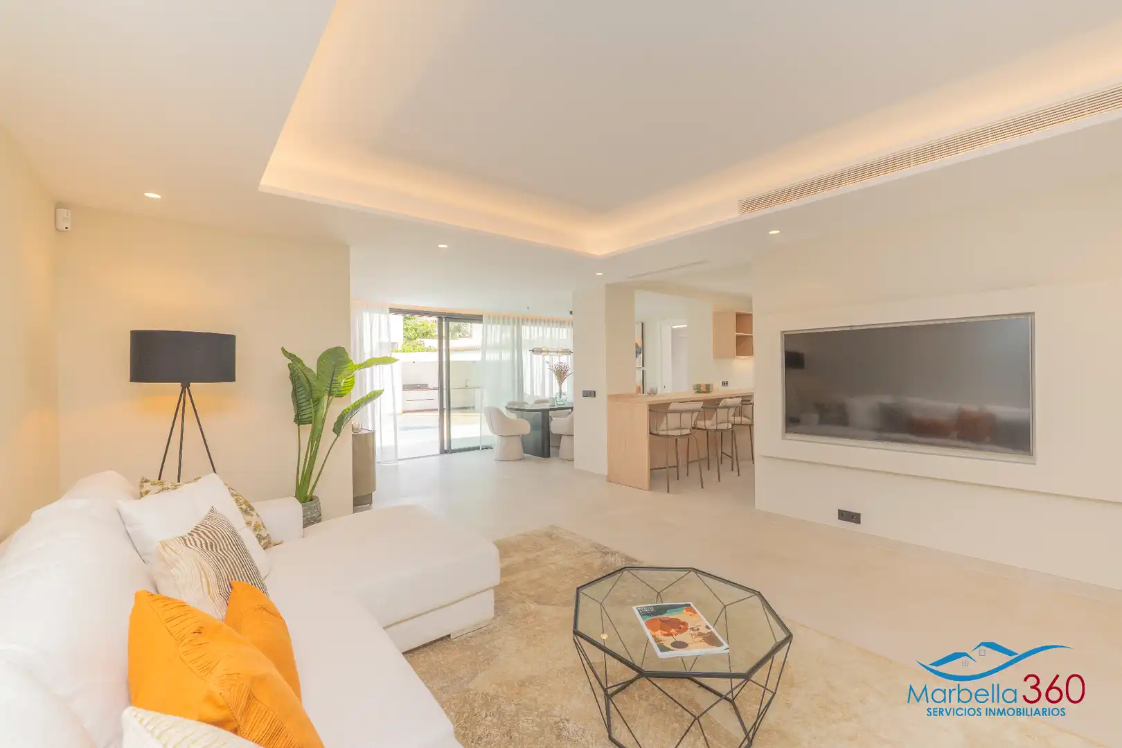 Sala de estar de Casa o chalet en venta en Estepona con Aire acondicionado, Calefacción y Jardín privado