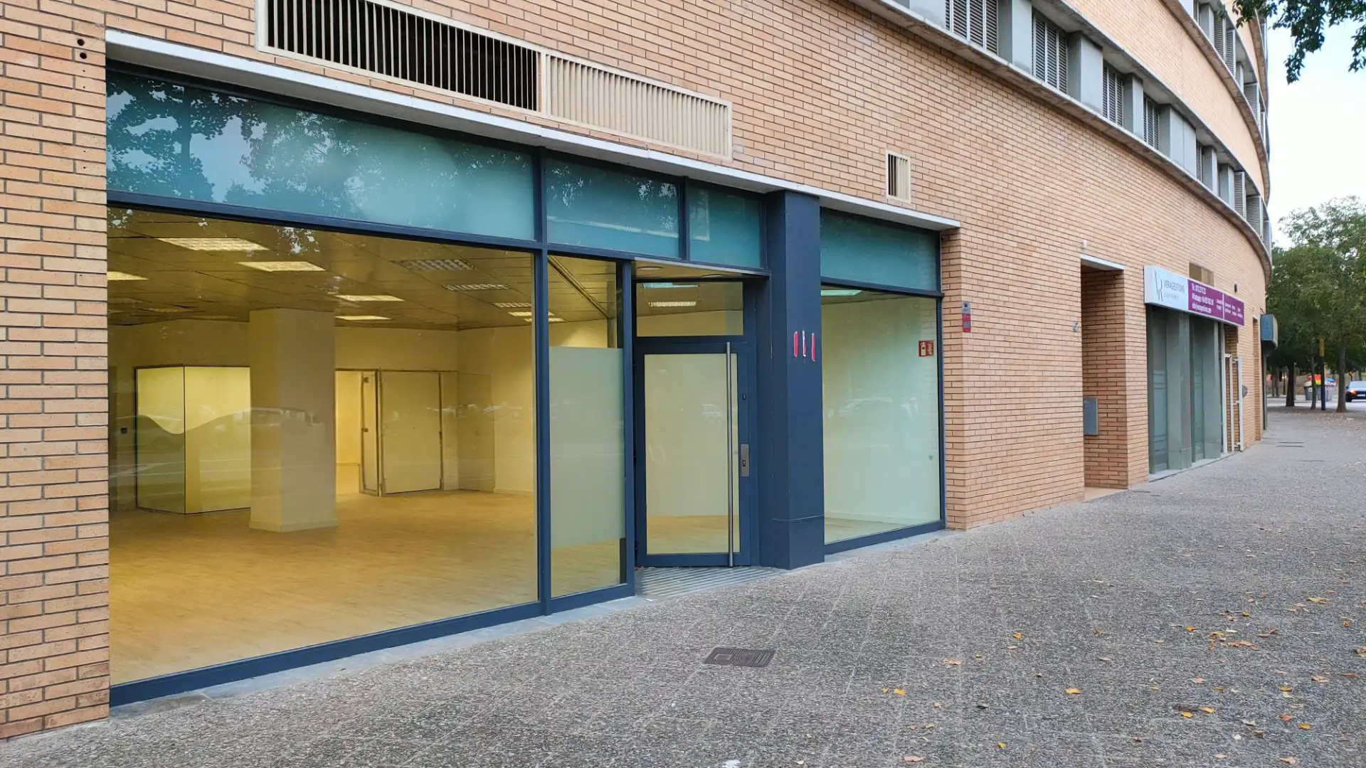 Vista exterior de Local de alquiler en Girona con Aire acondicionado y Alarma