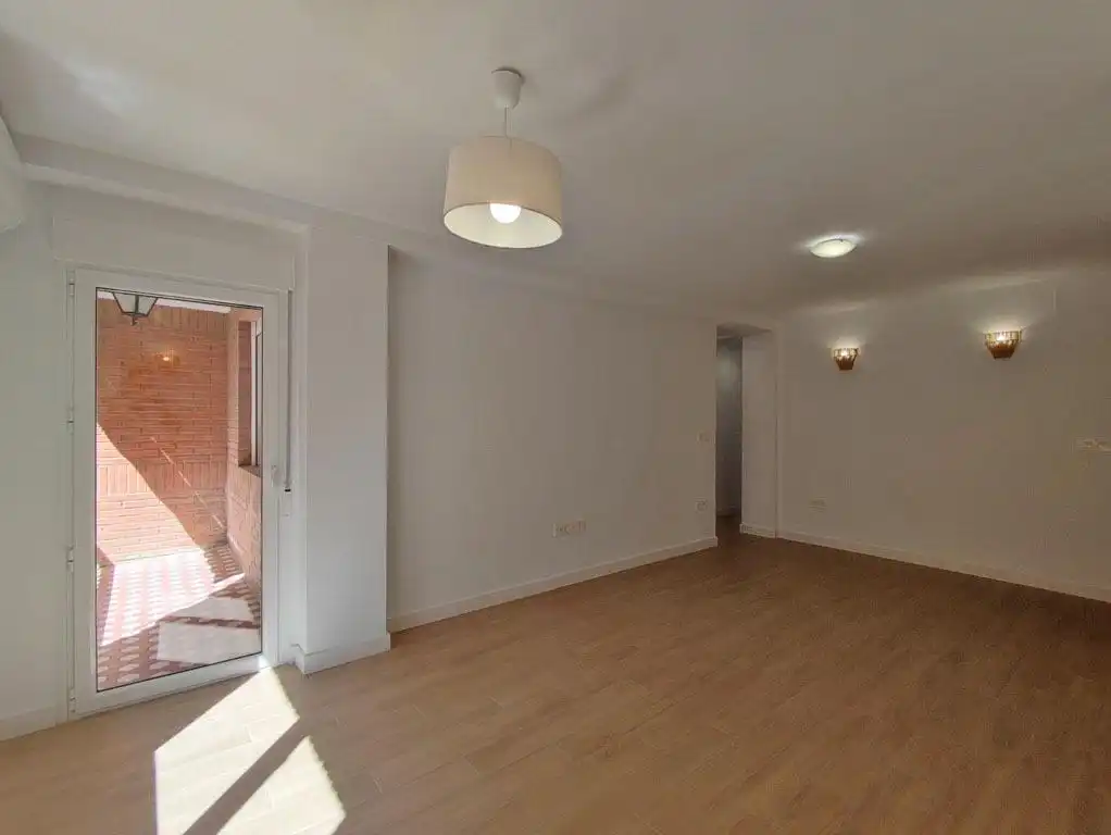 Flat for rent in  Granada Capital  with Air Conditioner and Terrace