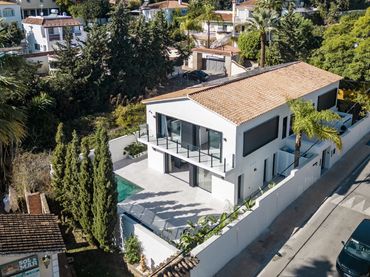 Casa con piscina en venta en Nueva Andalucía