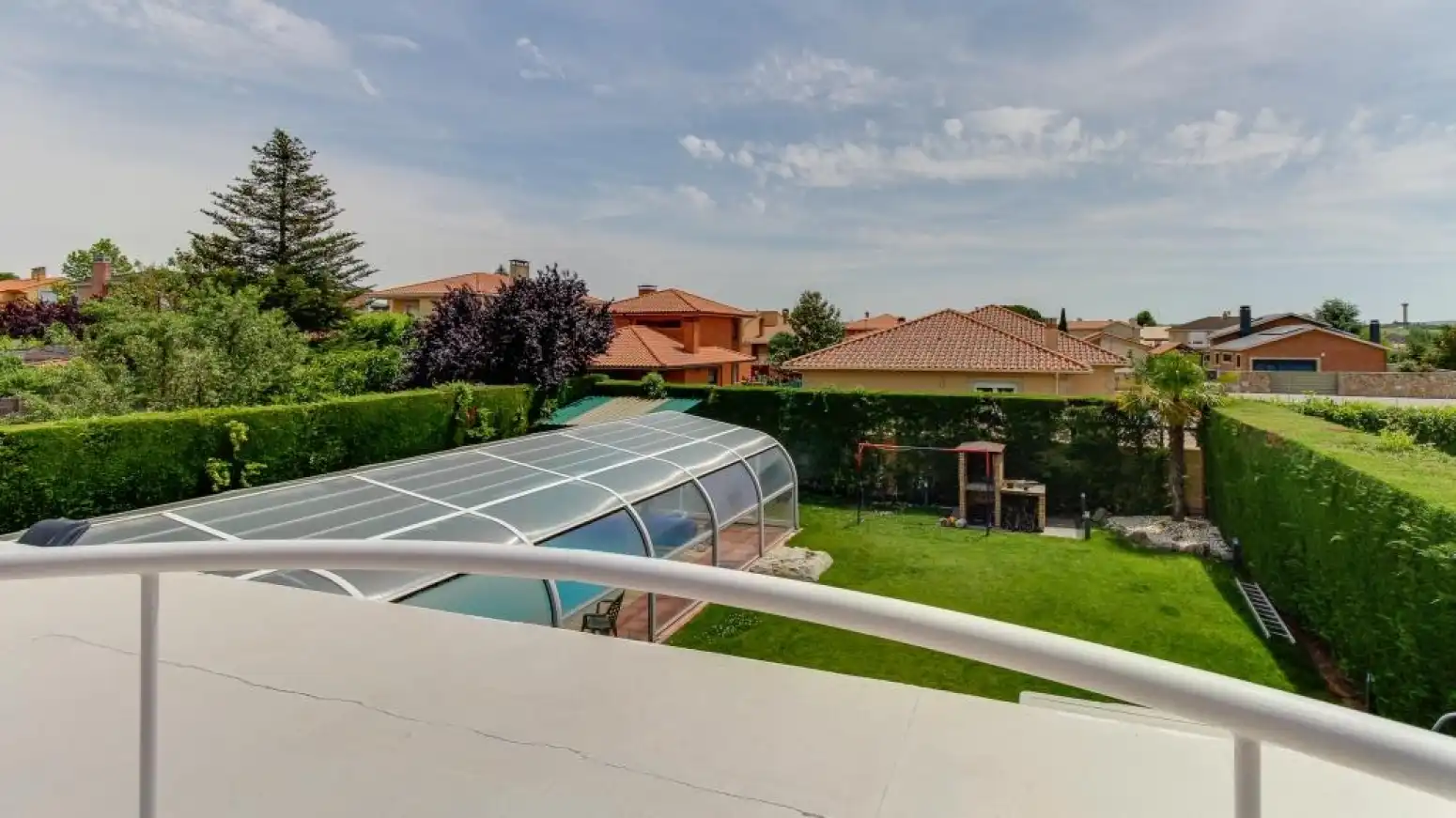 Schwimmbecken von Haus oder Chalet zum Verkauf in Villamayor mit Klimaanlage, Heizung und Privatgarten