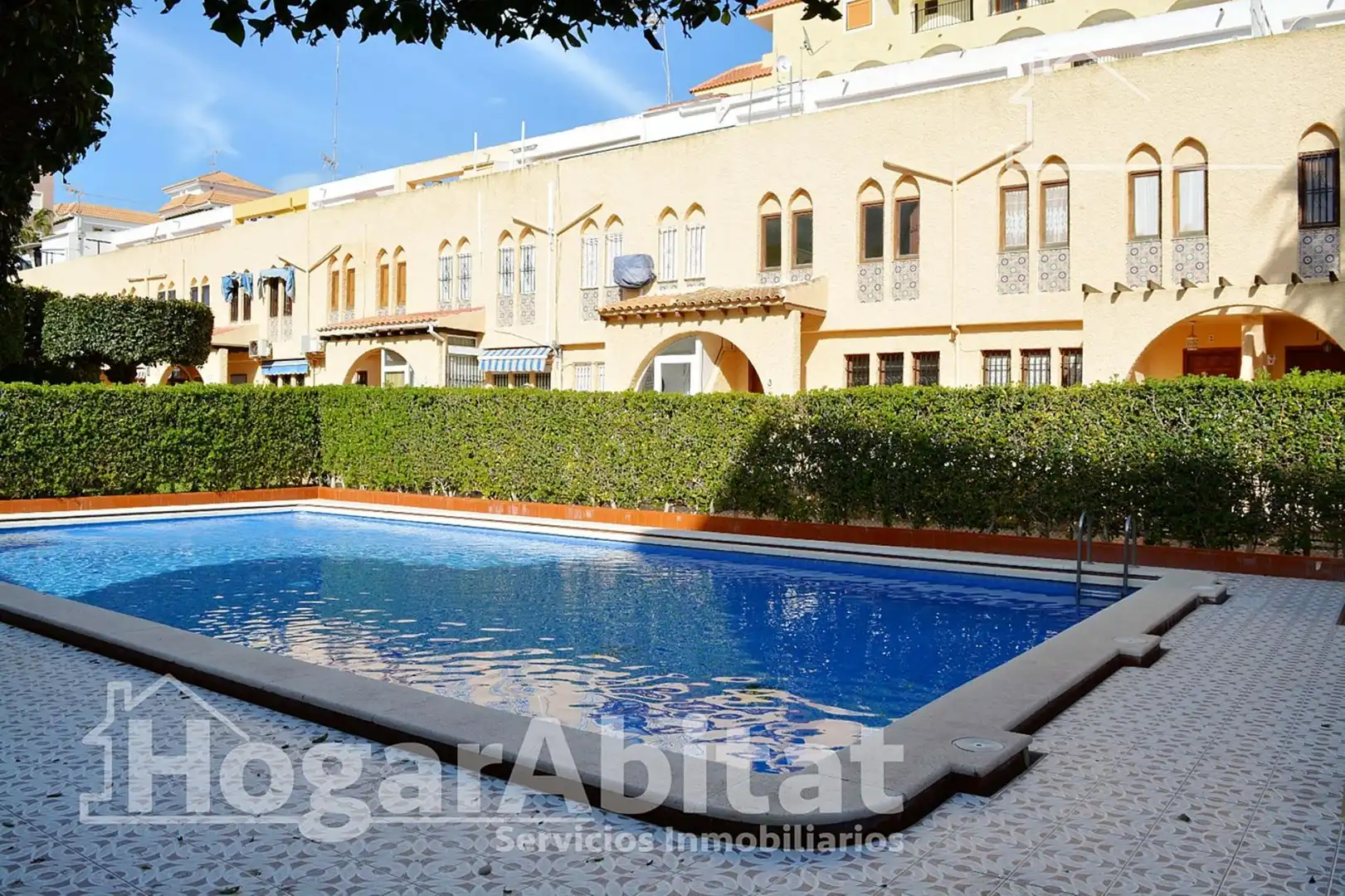 Piscina de Casa adosada en venda en Torrevieja amb Aire condicionat, Calefacció i Jardí privat