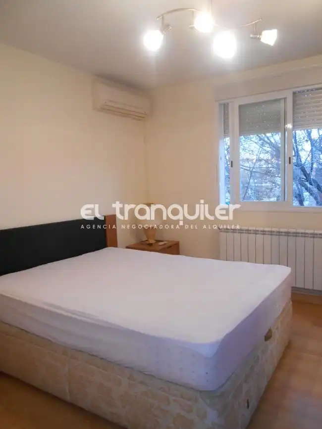 Schlafzimmer von Wohnung zum Verkauf in Madrid mit Klimaanlage, Möbliert und Waschmaschine