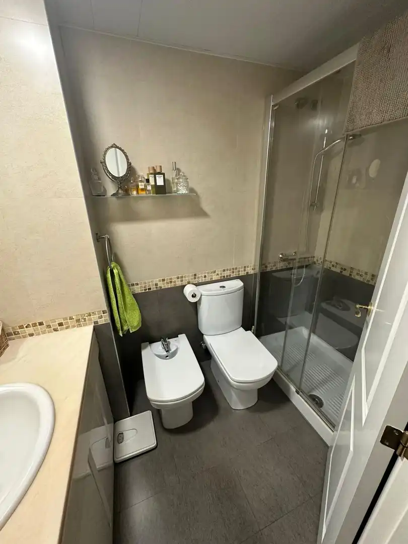 Baño de Piso en venta en Cornellà de Llobregat con Calefacción, Jardín privado y Balcón