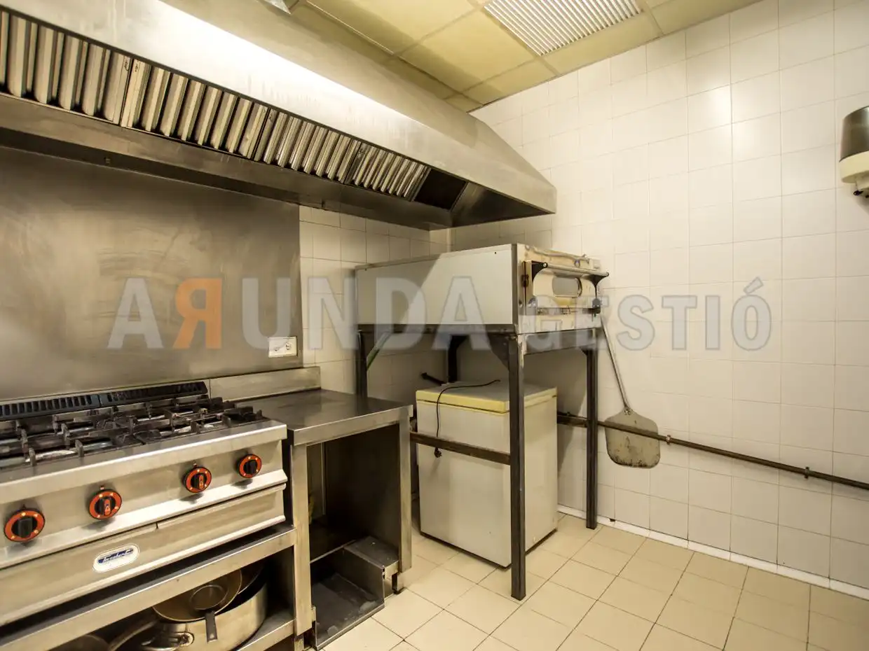 Cocina de Local en venta en La Selva del Camp con Aire acondicionado, Calefacción y Amueblado