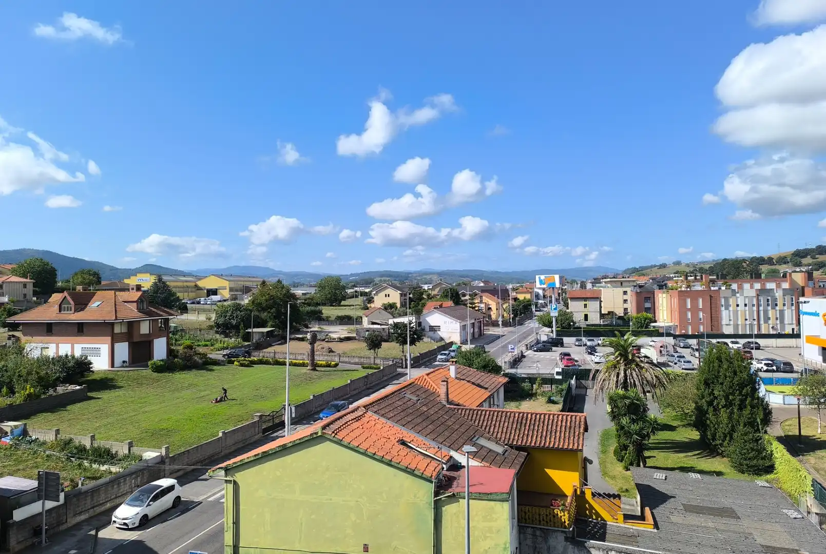 Vista exterior de Ático en venta en El Astillero   con Calefacción y Terraza
