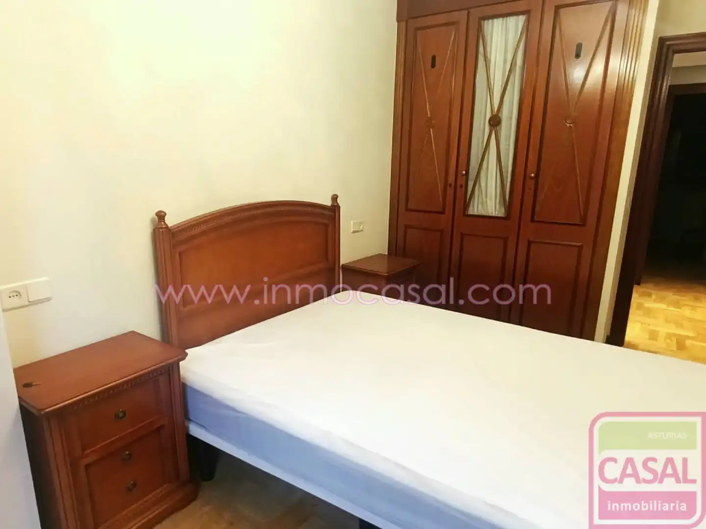 Schlafzimmer von Wohnung zur Miete in Oviedo  mit Heizung und Möbliert