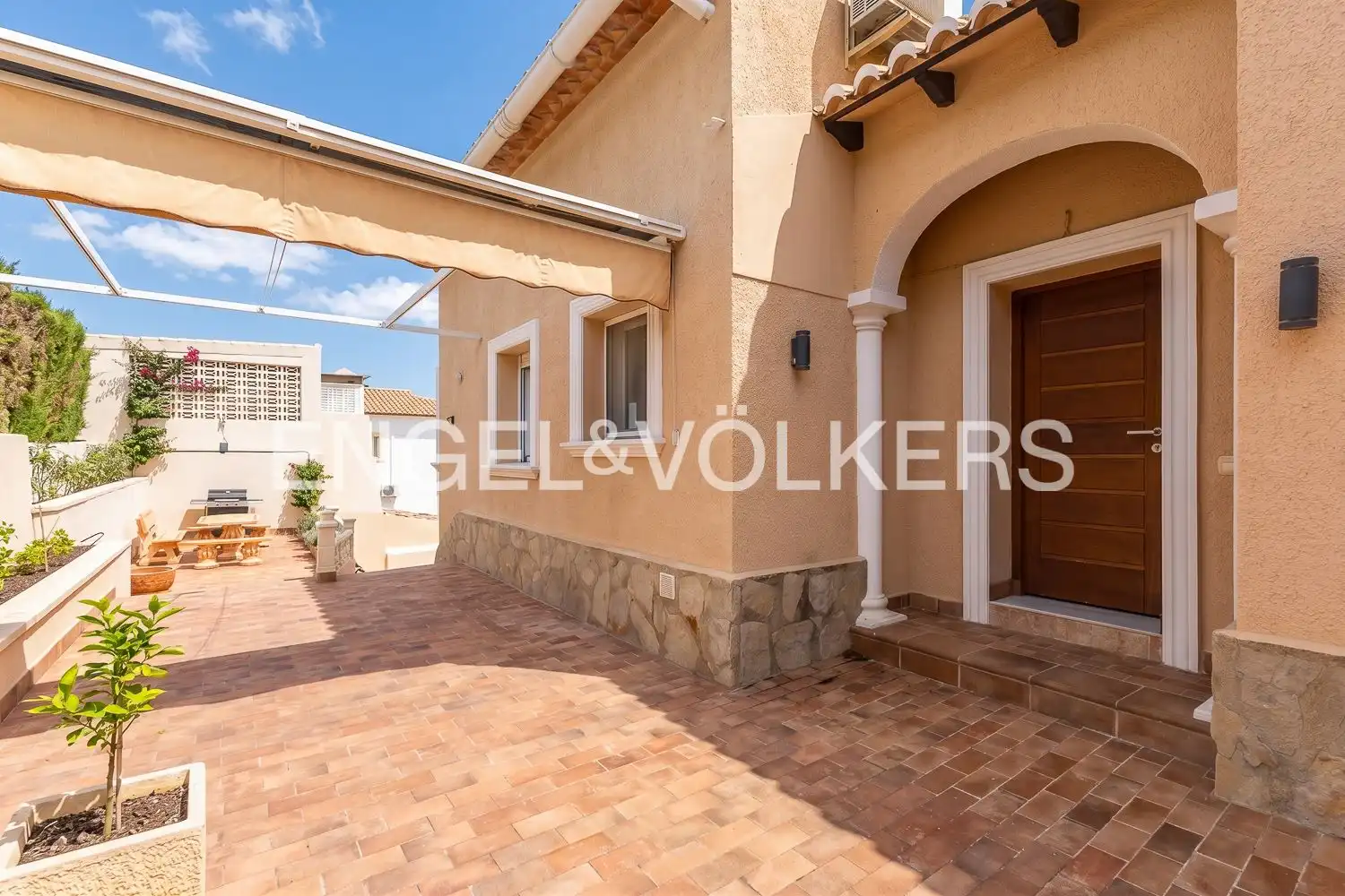 Vista exterior de Casa o xalet en venda en Pedreguer amb Aire condicionat, Calefacció i Jardí privat