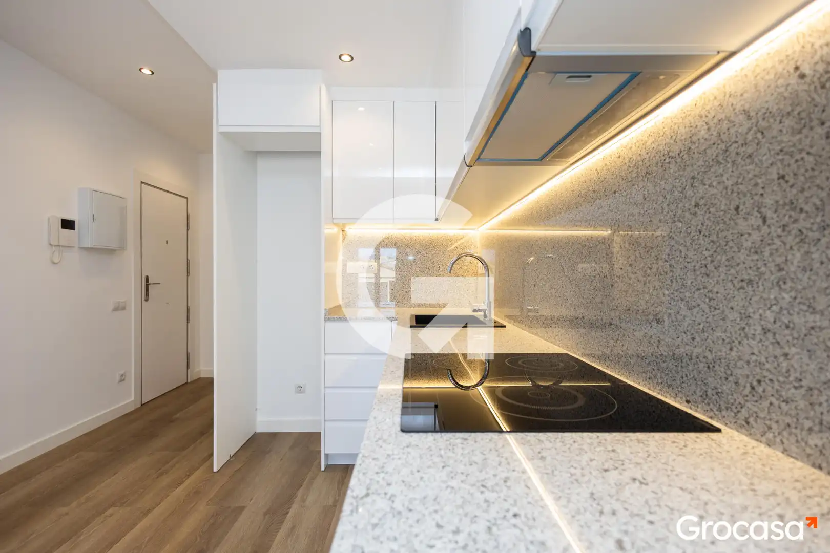 Kitchen of Flat for sale in Sant Vicenç Dels Horts  with Air Conditioner, Heating and Oven