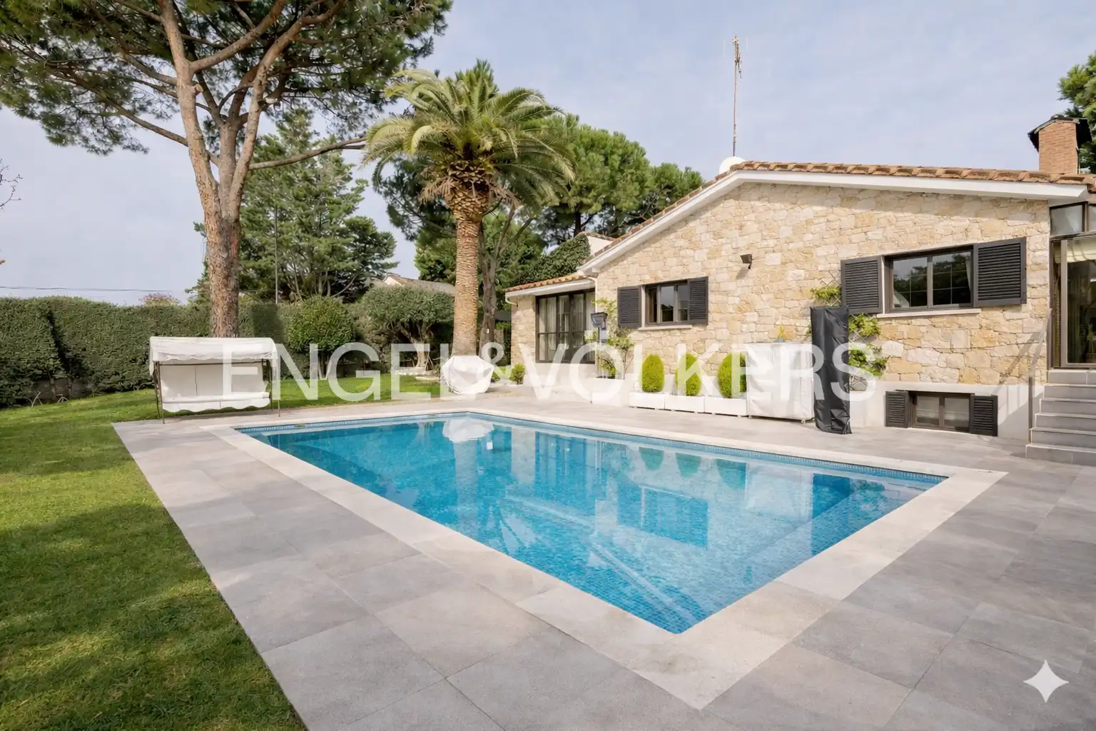 Swimming pool of Houses for sale in Boadilla del Monte  with Air Conditioner, Heating and Private garden