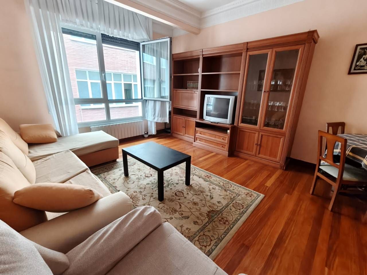 Sala d'estar de Pis en venda en Bilbao  amb Calefacció, Parquet i Balcó