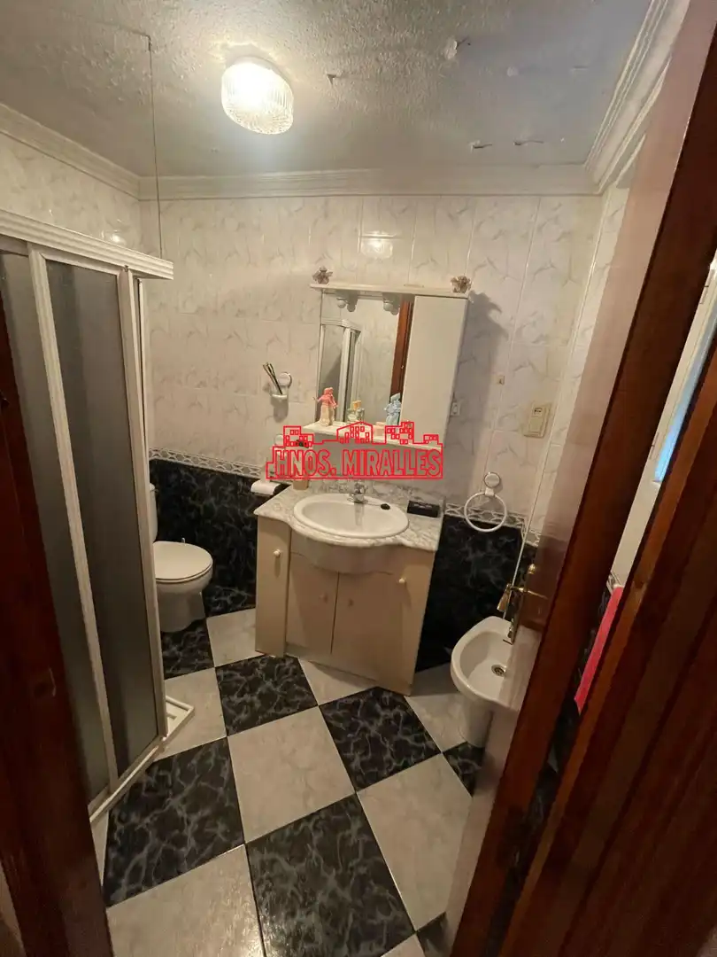 Baño de Casa o chalet en venta en Benalúa de las Villas con Terraza, Trastero y Amueblado