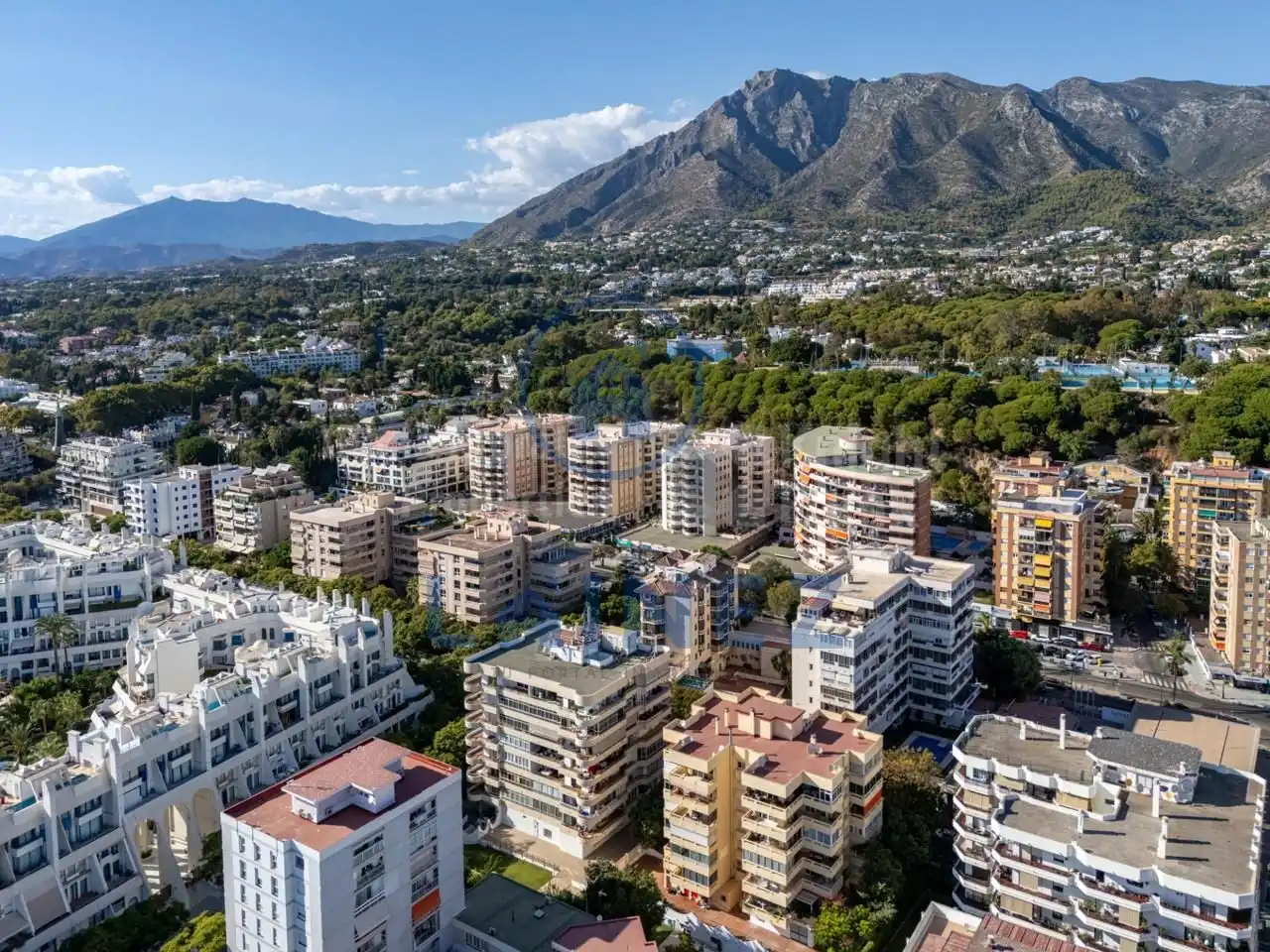 Außenansicht von Dachboden zum Verkauf in Marbella mit Klimaanlage, Heizung und Terrasse