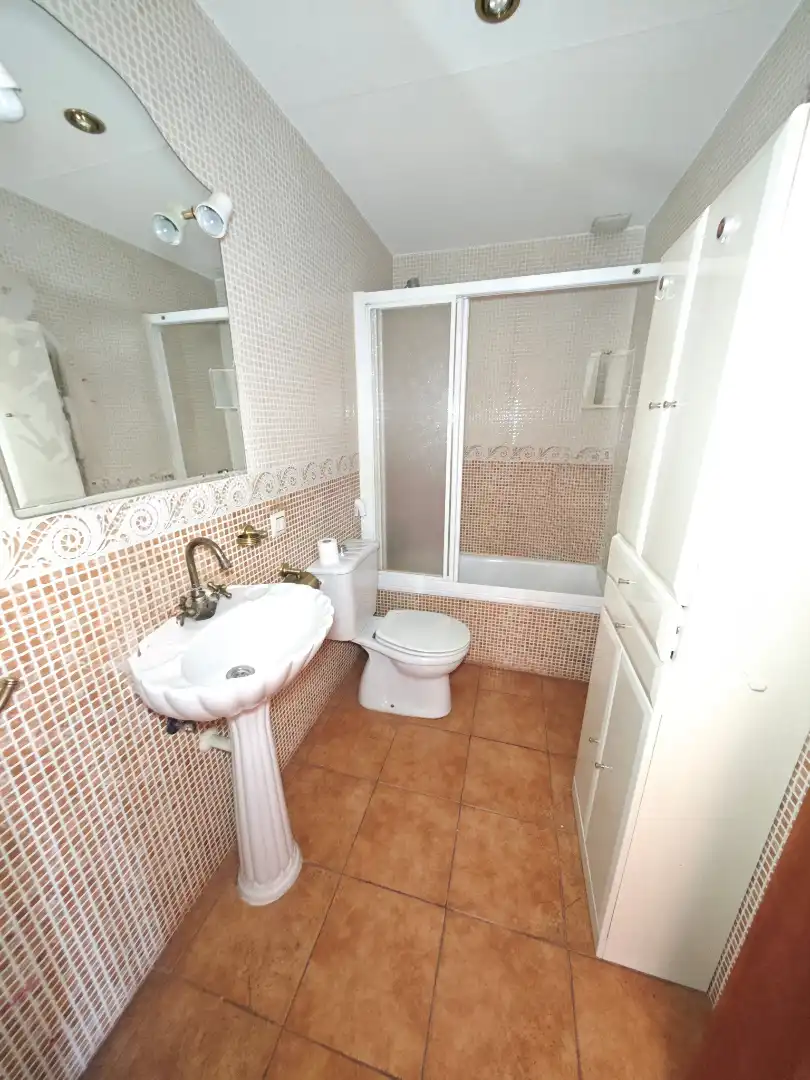 Baño de Casa adosada en venta en Toledo con Aire acondicionado, Calefacción y Horno