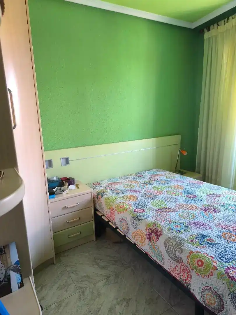 Dormitori de Casa adosada en venda en Baltanás amb Parquet, Traster i Moblat