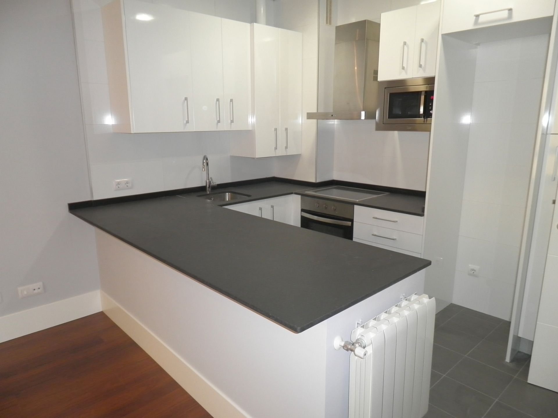 Cuina de Pis de lloguer en  Madrid Capital amb Parquet, Forn i Microones