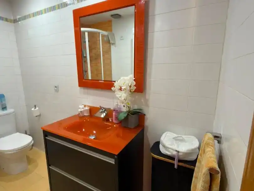 Baño de Piso en venta en Parla con Aire acondicionado, Piscina y Balcón
