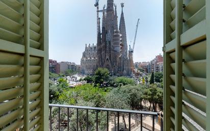 Bedroom of Flat for sale in  Barcelona Capital  with Air Conditioner, Parquet flooring and Balcony