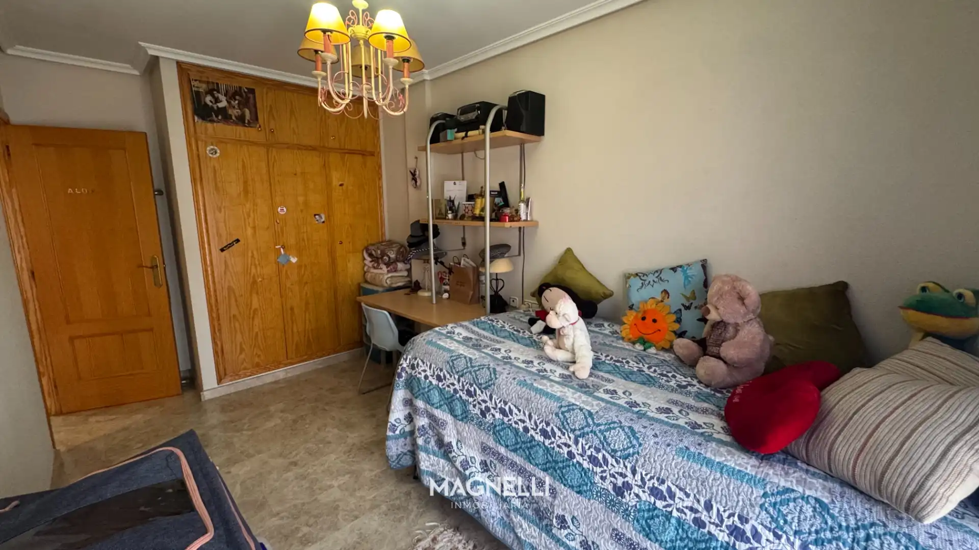 Habitación de Casa adosada en venta en Elda con Jardín privado, Amueblado y Balcón