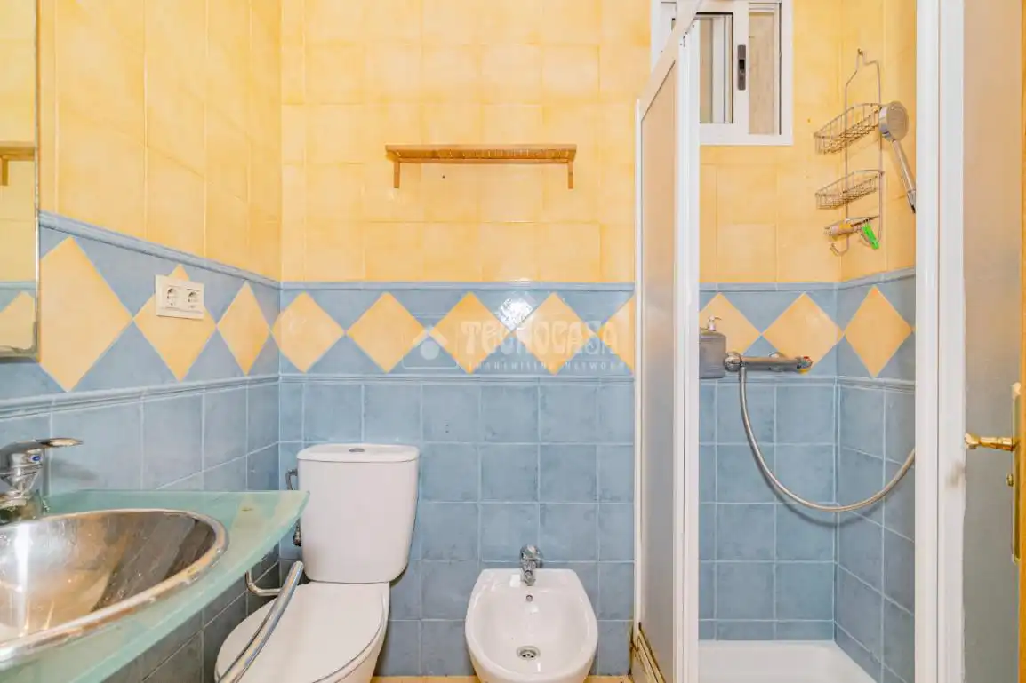 Badezimmer von Wohnung zum Verkauf in Granada